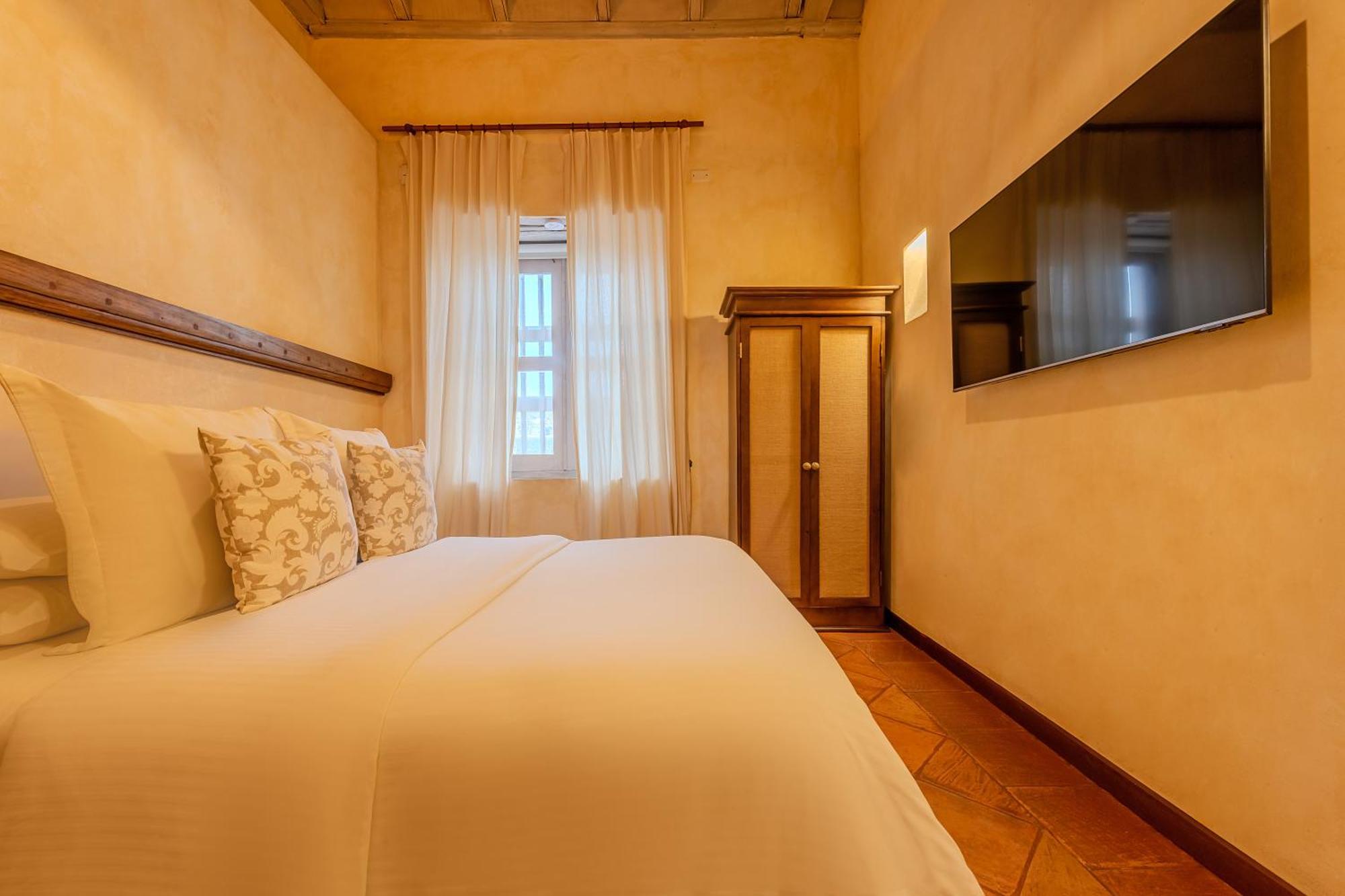 Moet Boutique Adutls Only 4*